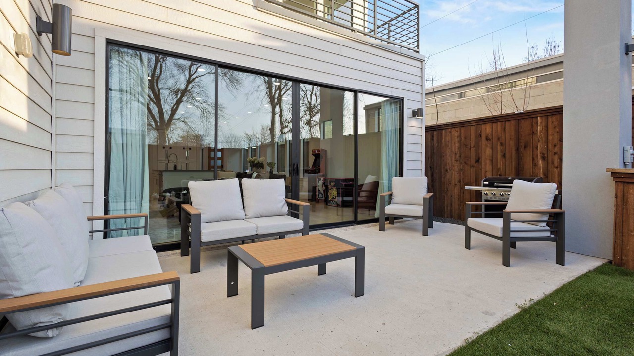 Photo of Outdoor in Oak Lawn
