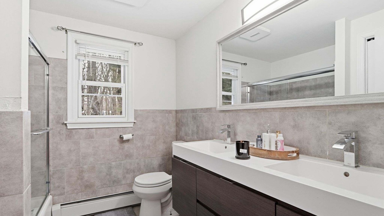 Photo of Bathroom in Maple Hill
