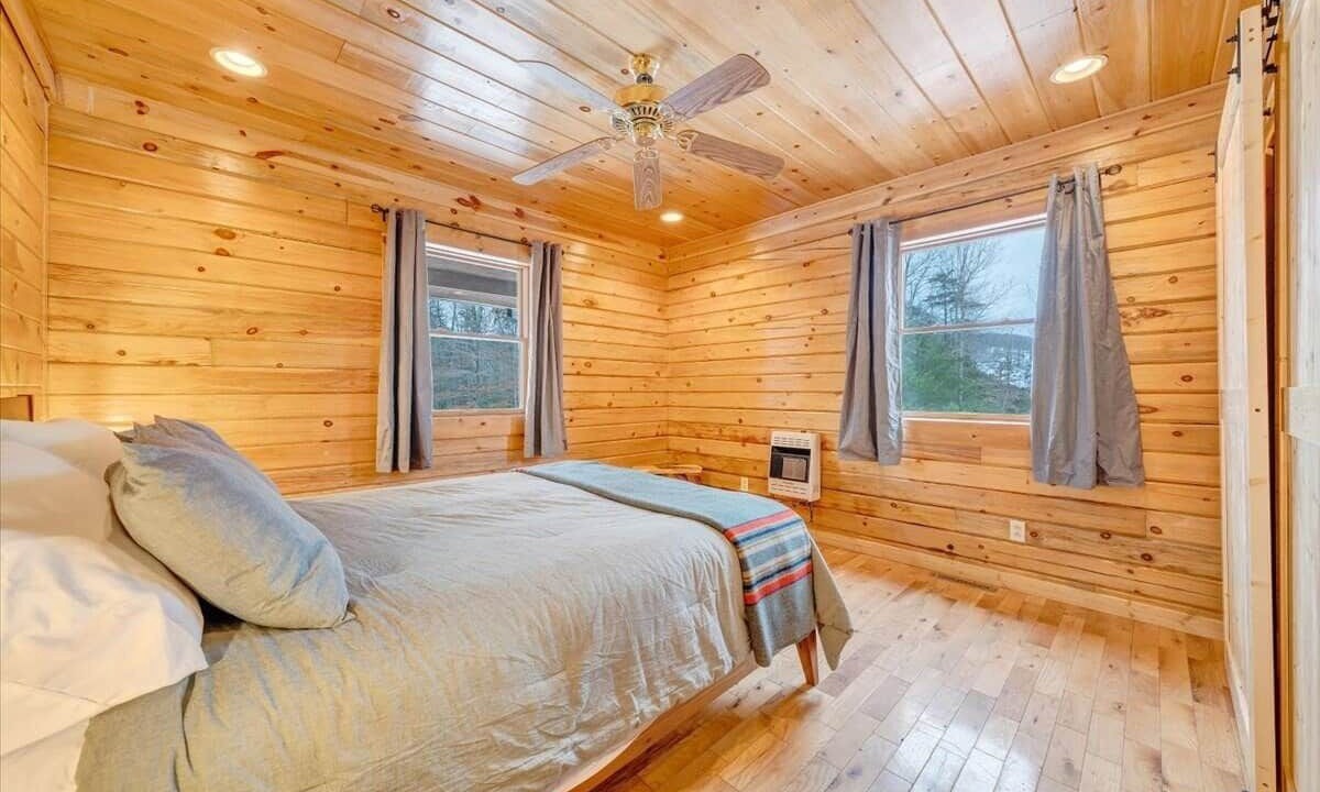 Photo of Bedroom in Hot Springs