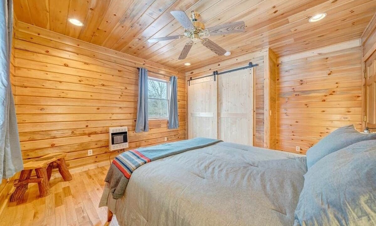 Photo of Bedroom in Hot Springs