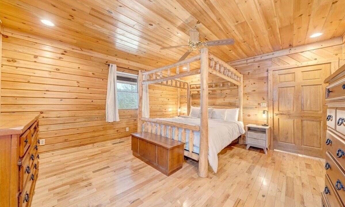 Photo of Bedroom in Hot Springs