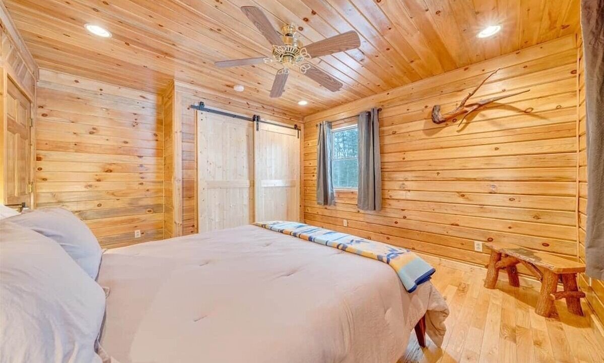 Photo of Bedroom in Hot Springs