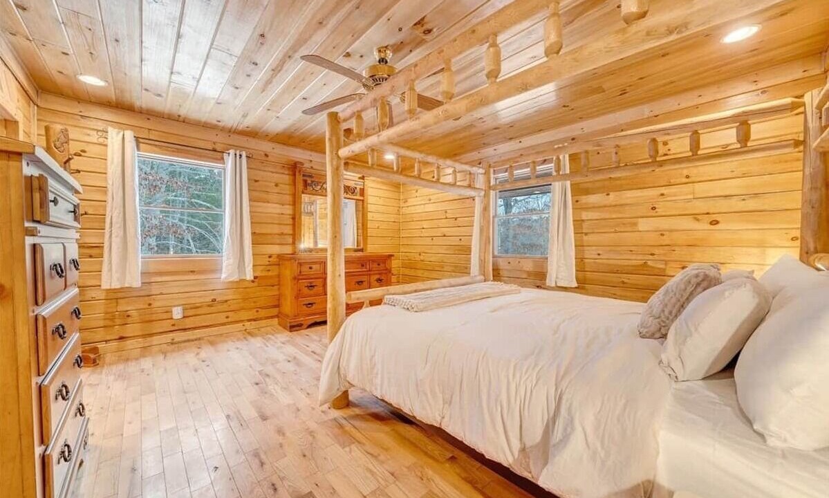 Photo of Bedroom in Hot Springs