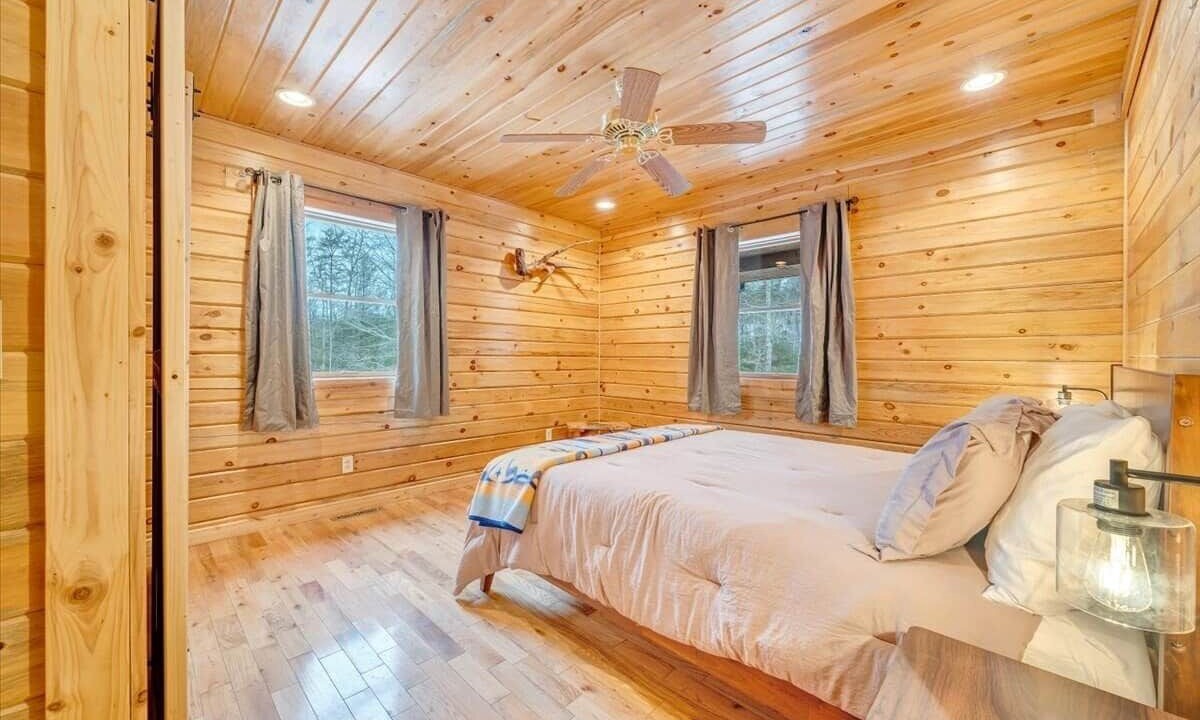 Photo of Bedroom in Hot Springs