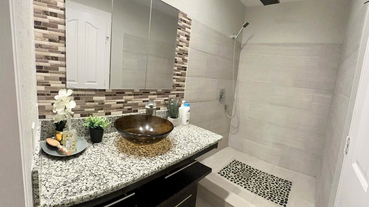 Photo of Bathroom in Clodine
