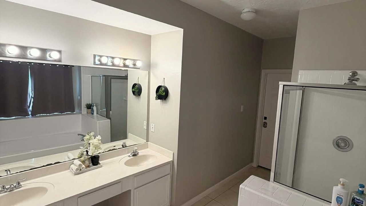 Photo of Bathroom in Clodine