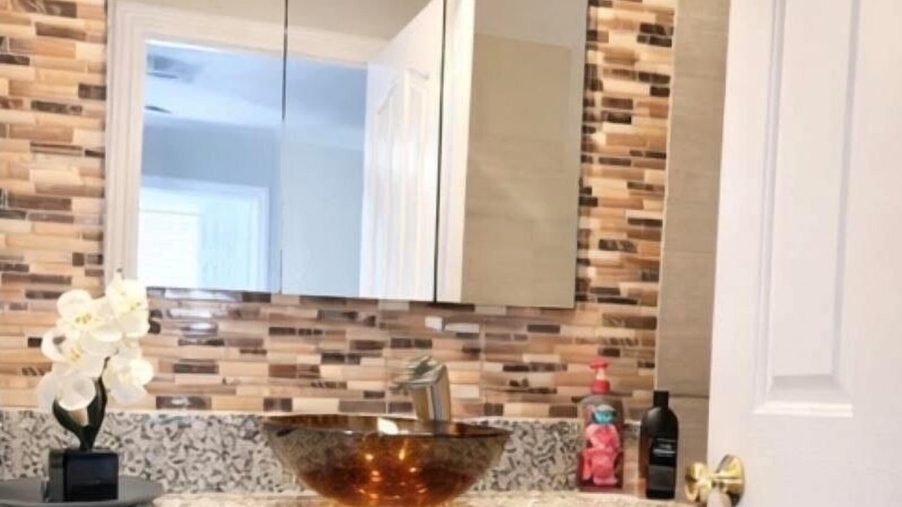 Photo of Bathroom in Clodine