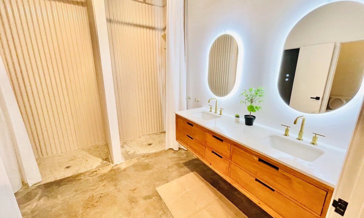 Photo of Bathroom in East Point