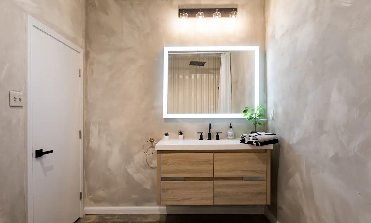 Photo of Bathroom in East Point
