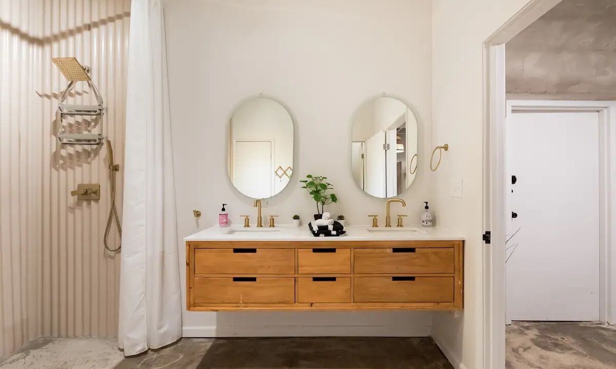 Photo of Bathroom in East Point