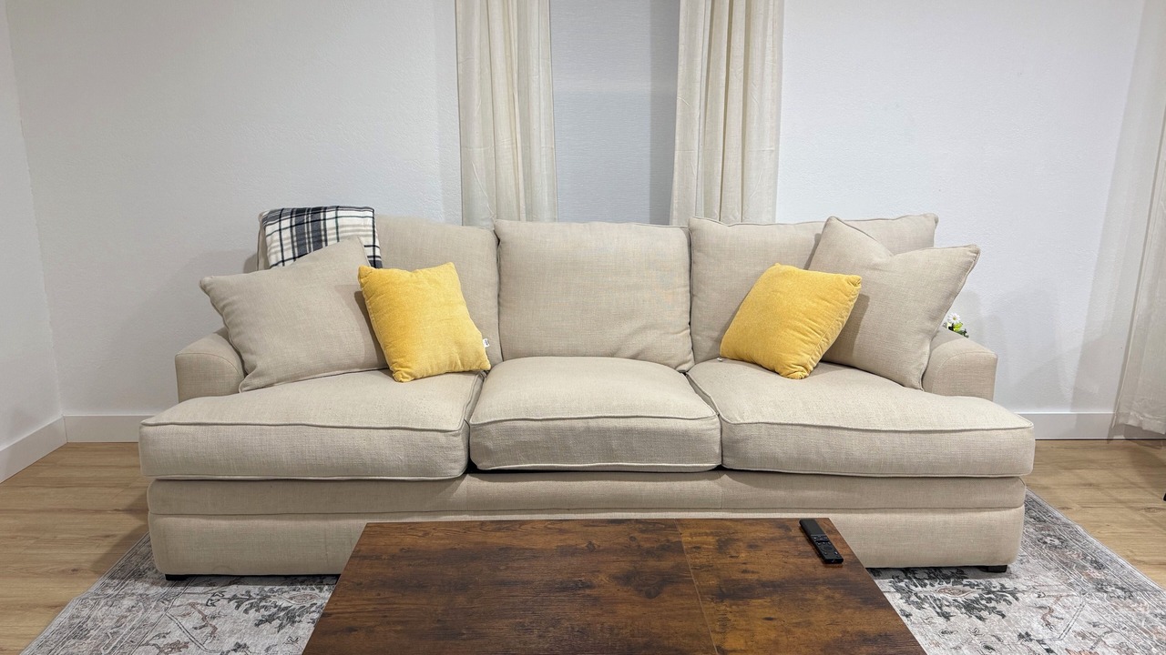 Photo of Livingroom in Sayles Blvd. Area