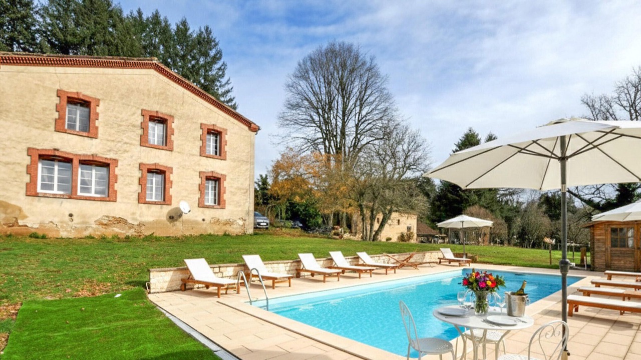 Photo of Outdoor in Saint-Amans-Valtoret