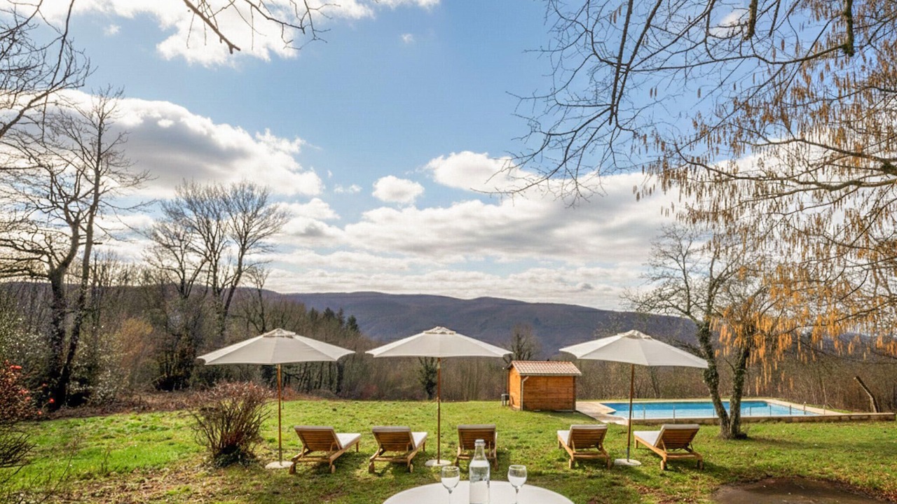 Photo of Outdoor in Saint-Amans-Valtoret