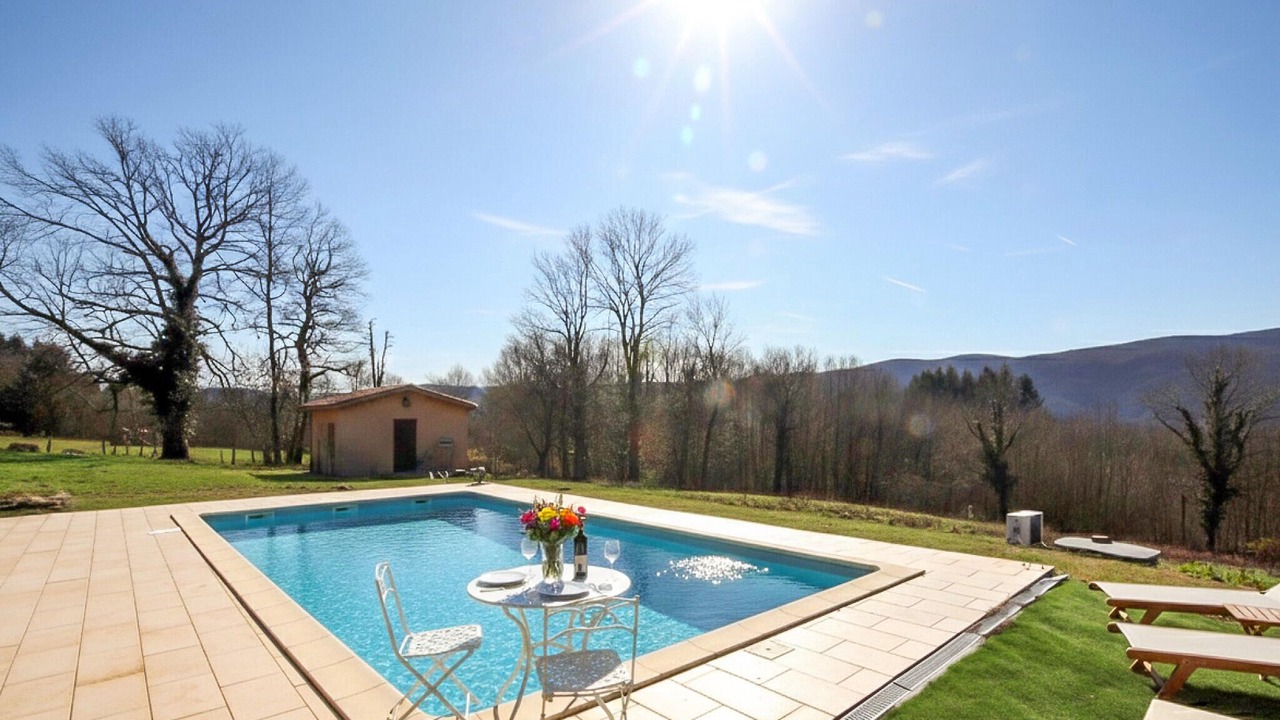 Photo of Outdoor in Saint-Amans-Valtoret