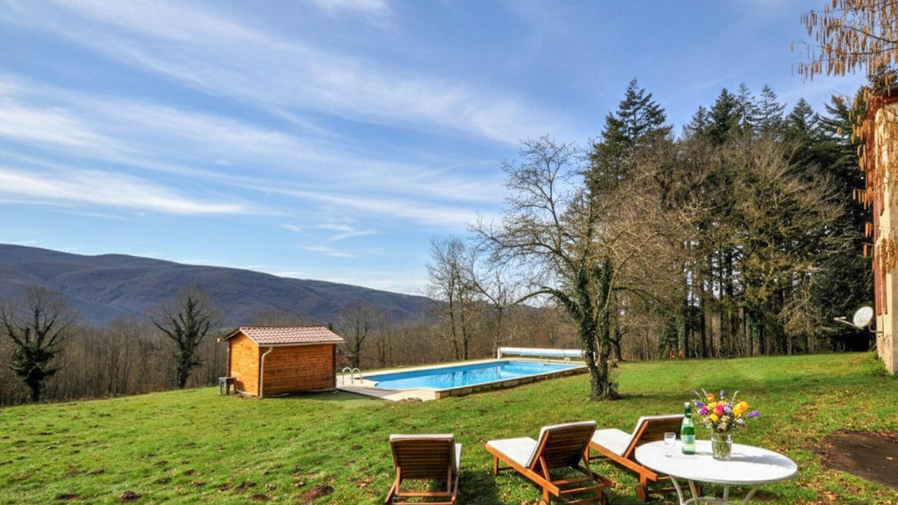 Photo of Outdoor in Saint-Amans-Valtoret