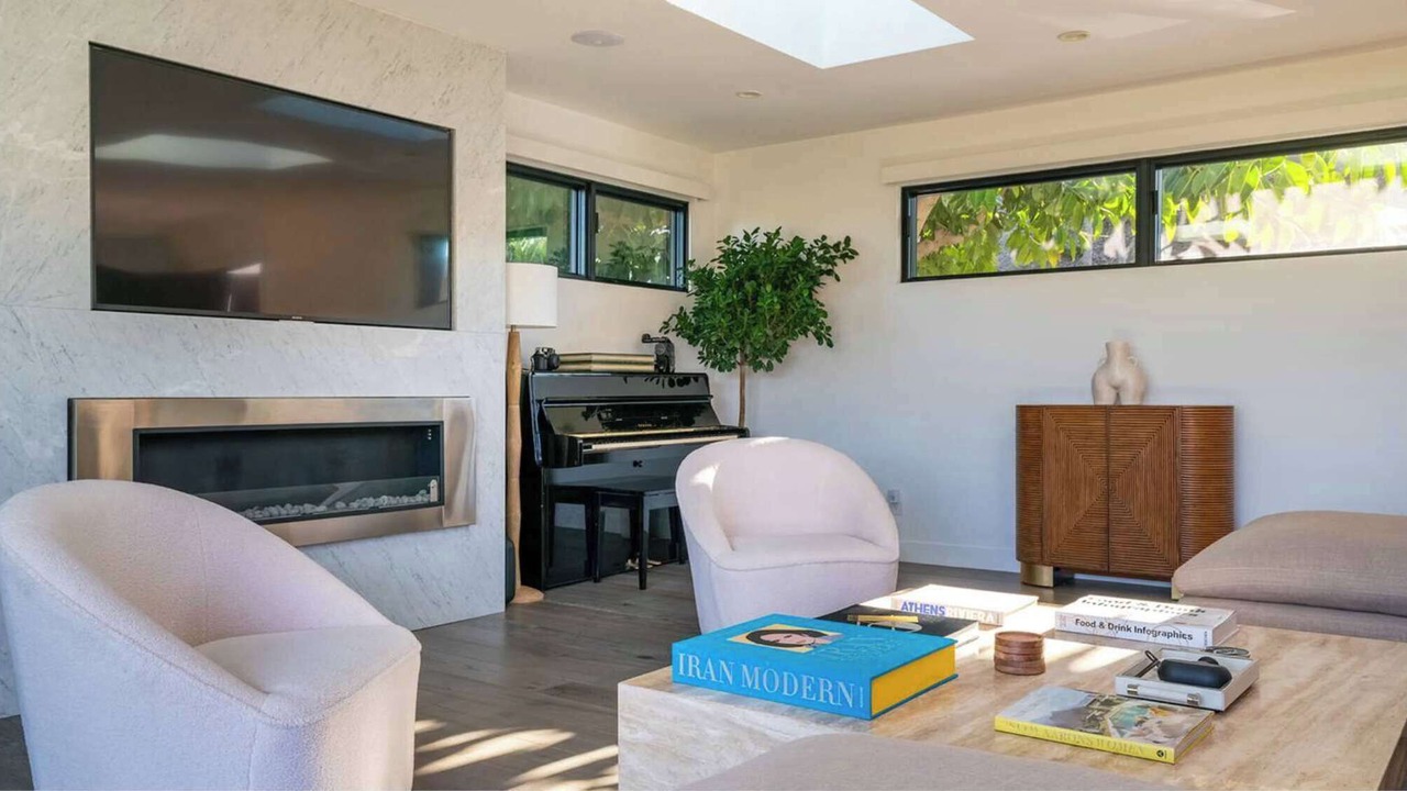 Photo of Others in Hollywood Hills West