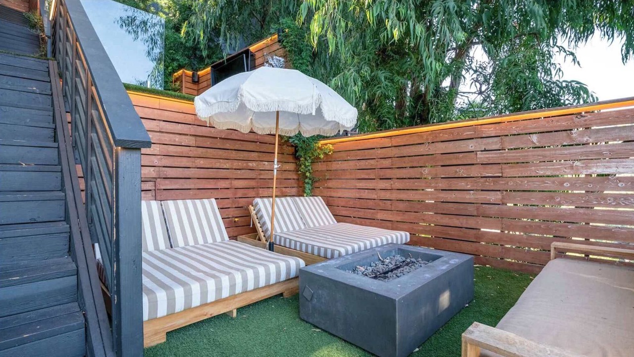 Photo of Patio Balcony in Hollywood Hills West