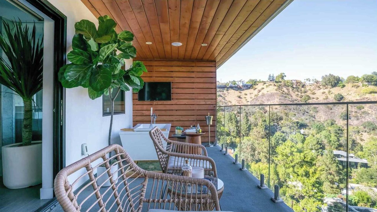 Photo of Outdoor in Hollywood Hills West