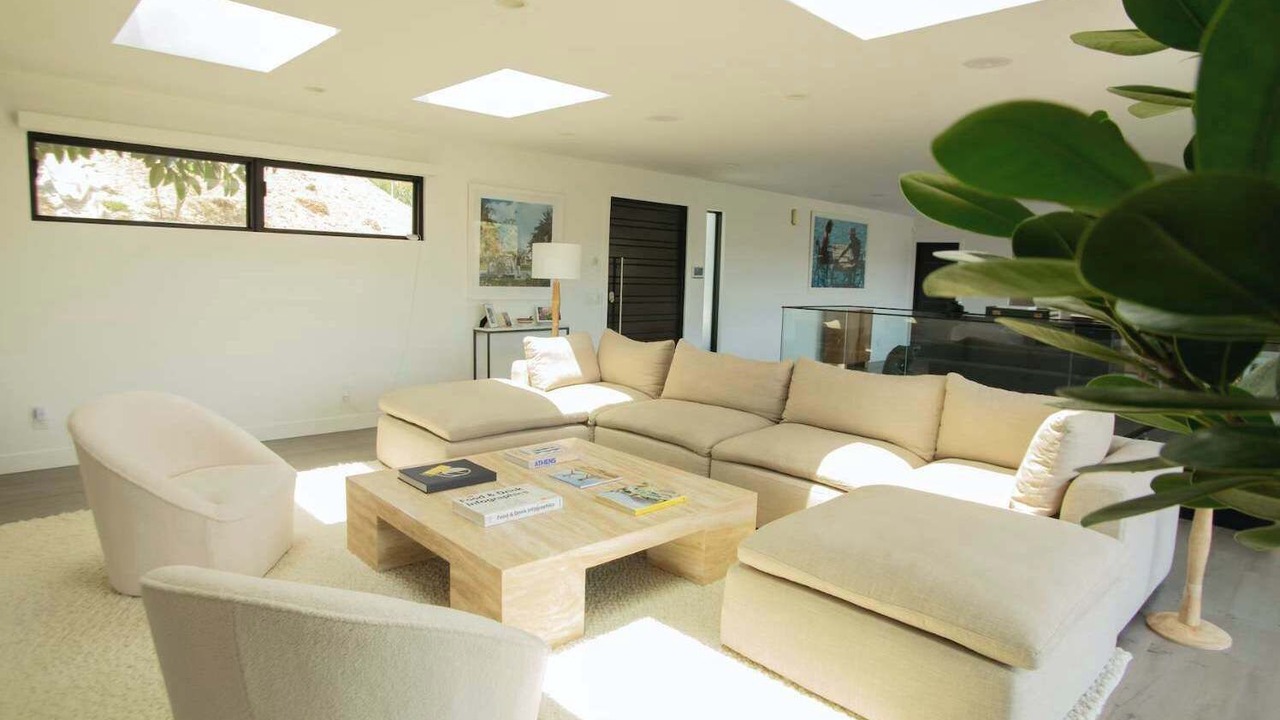 Photo of Livingroom in Hollywood Hills West