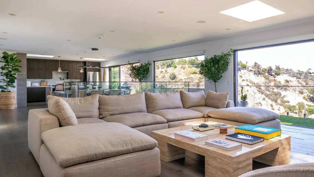 Photo of Livingroom in Hollywood Hills West