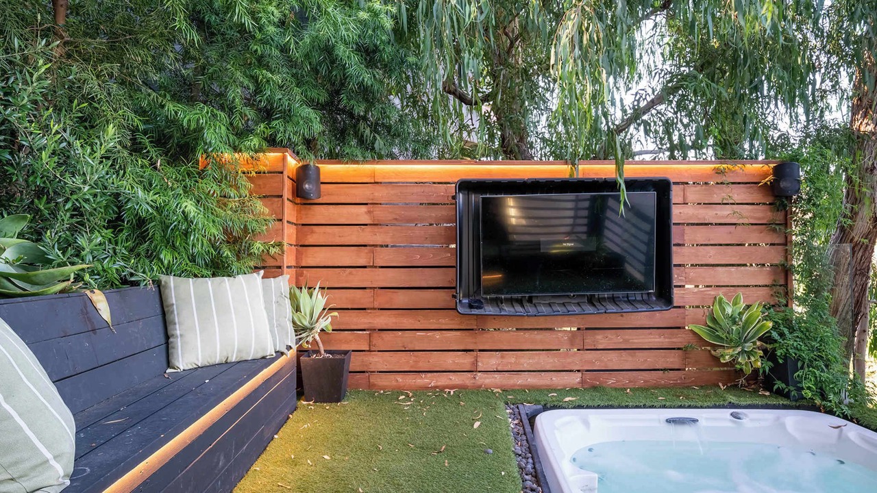Photo of Patio Balcony in Hollywood Hills West