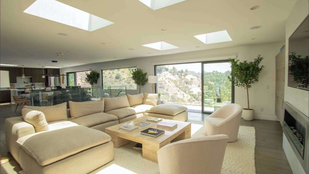 Photo of Livingroom in Hollywood Hills West