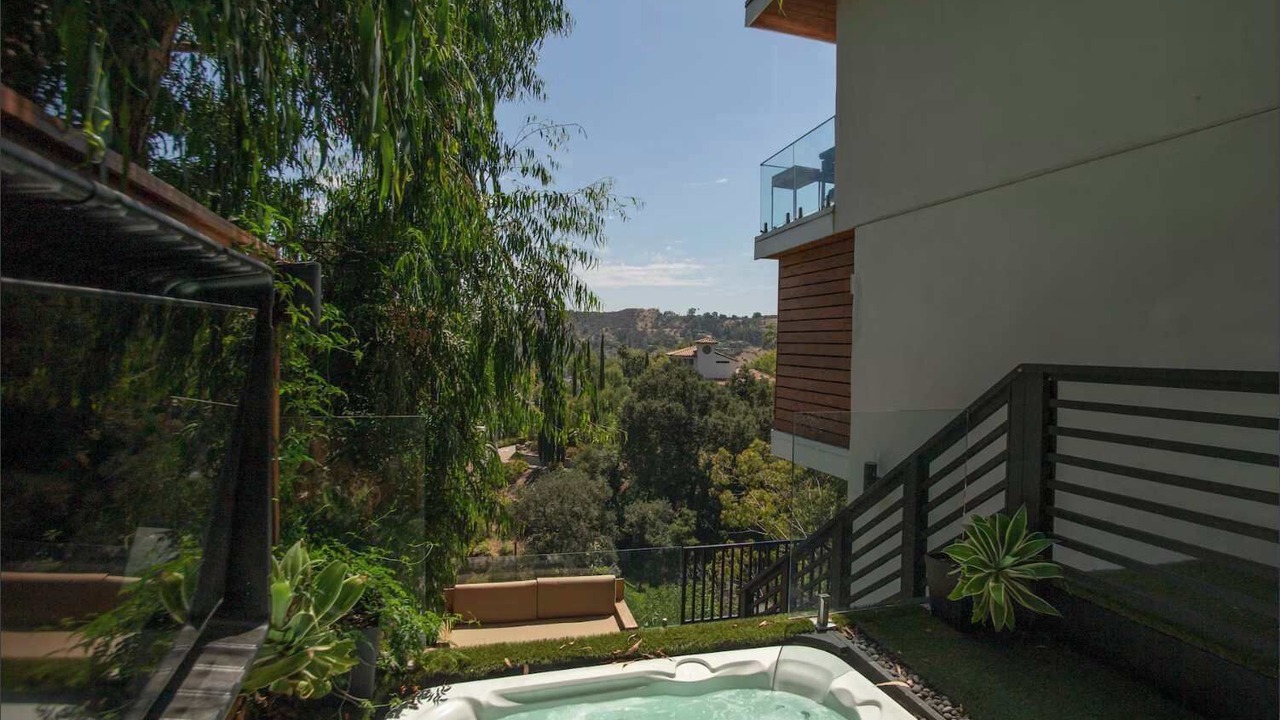 Photo of Outdoor in Hollywood Hills West