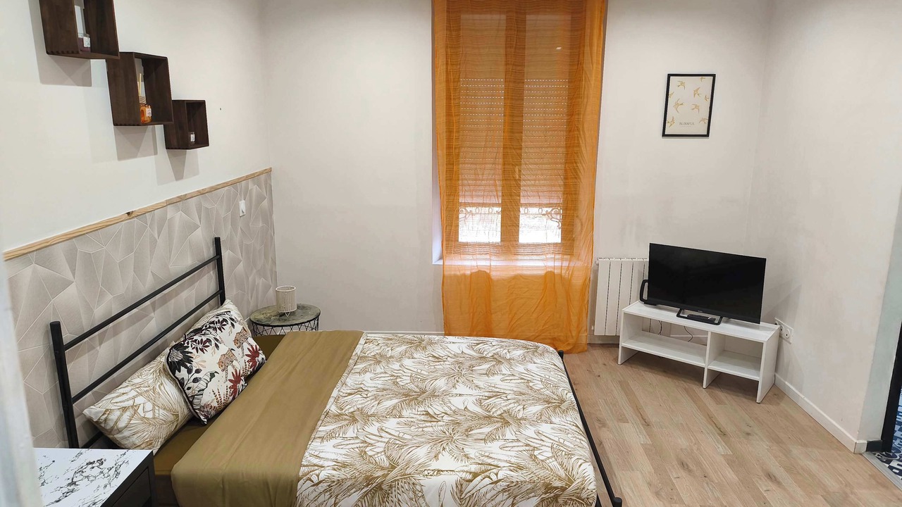 Photo of Bedroom in Charleville-Mezieres