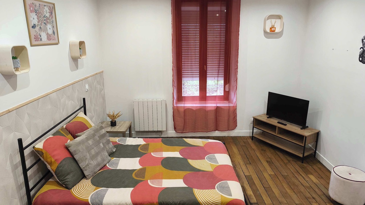 Photo of Bedroom in Charleville-Mezieres