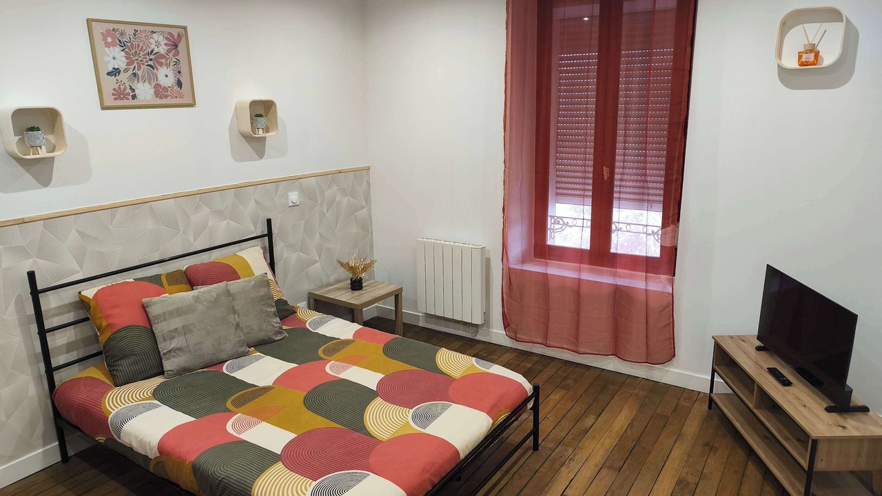 Photo of Bedroom in Charleville-Mezieres