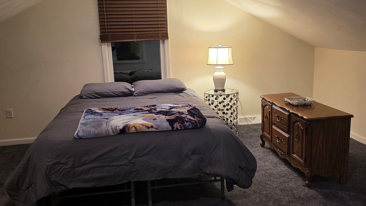 Photo of Bedroom in South Side Slopes
