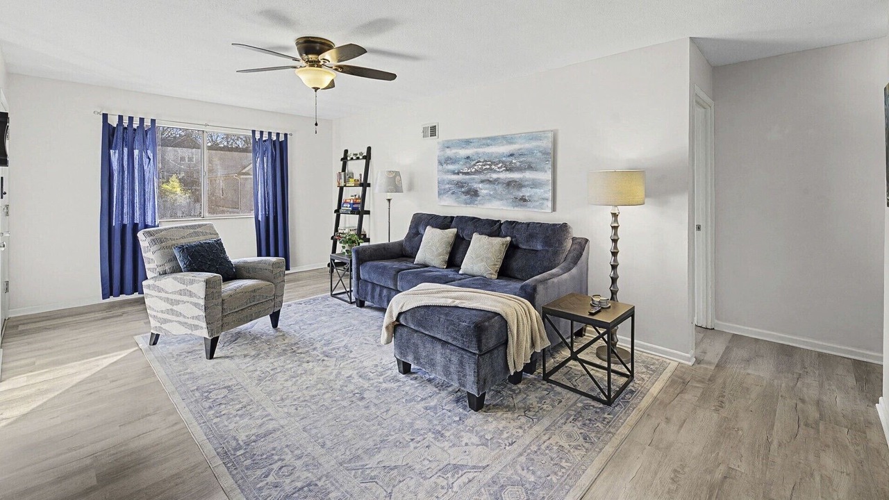 Photo of Livingroom in West Plaza