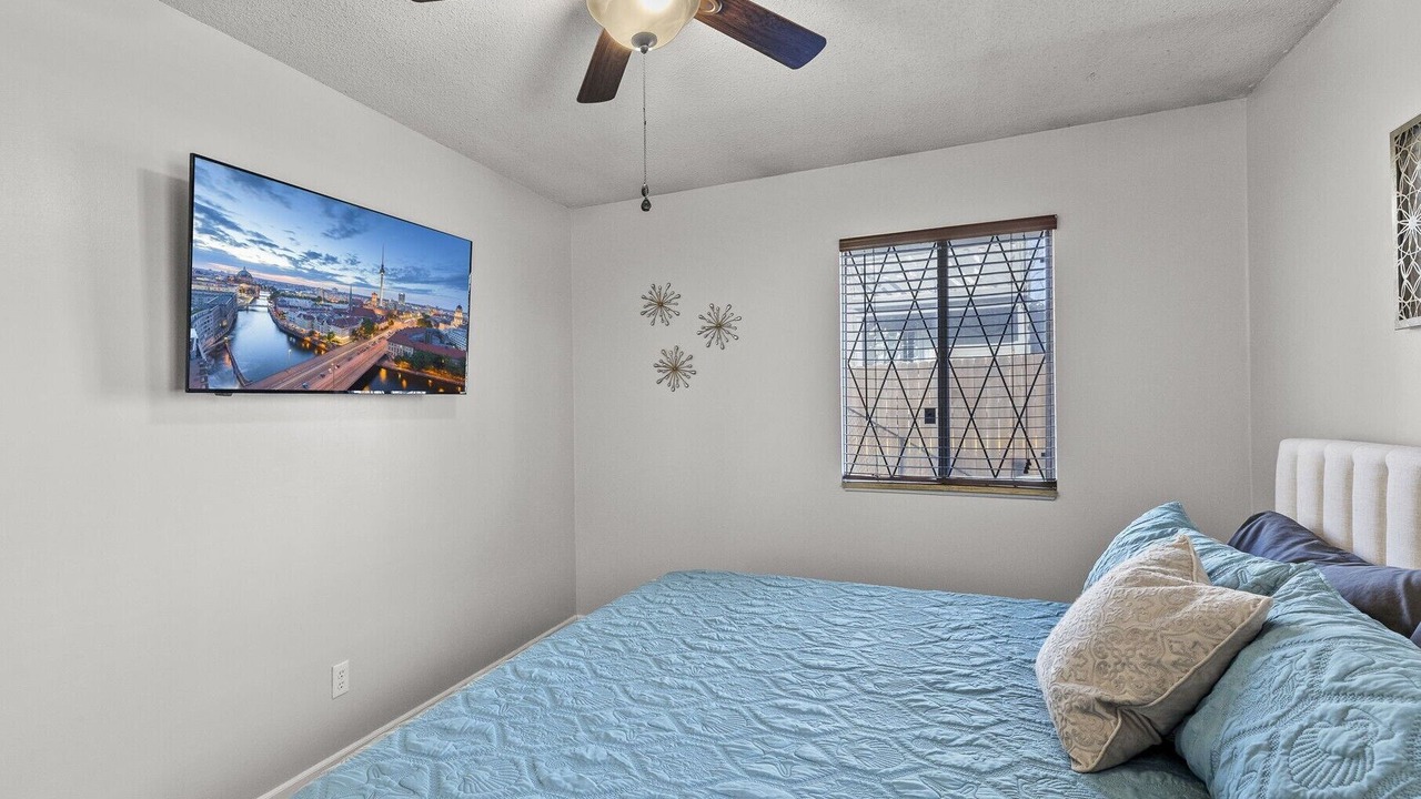 Photo of Bedroom in West Plaza