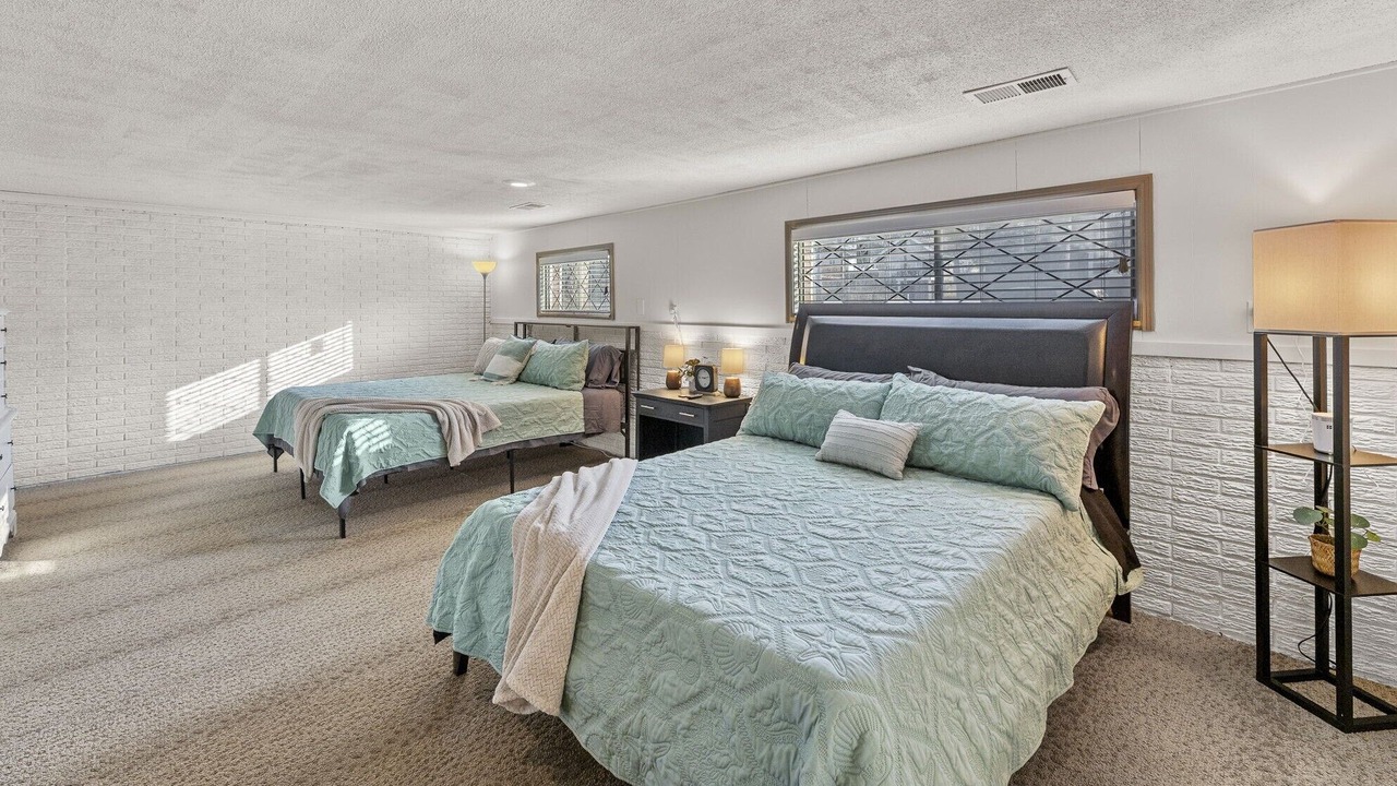 Photo of Bedroom in West Plaza