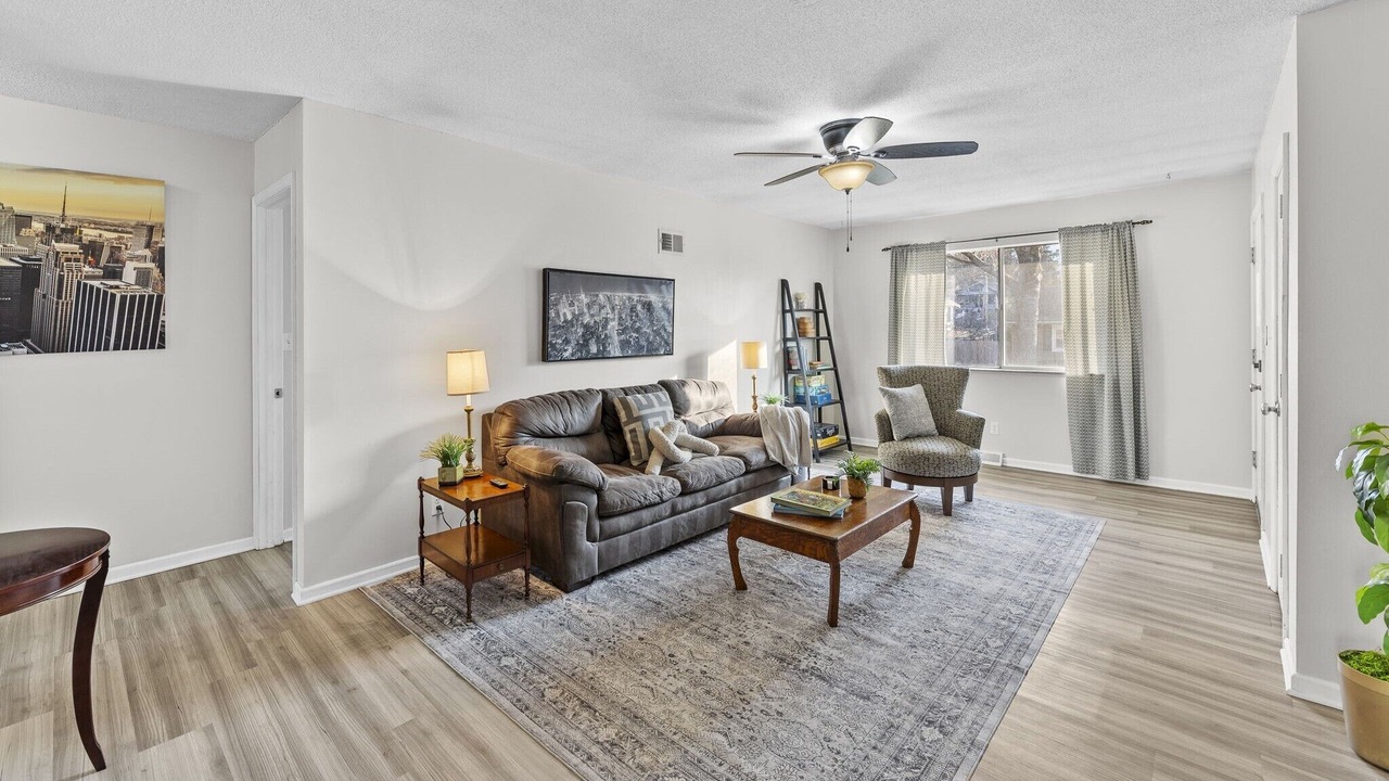 Photo of Livingroom in West Plaza