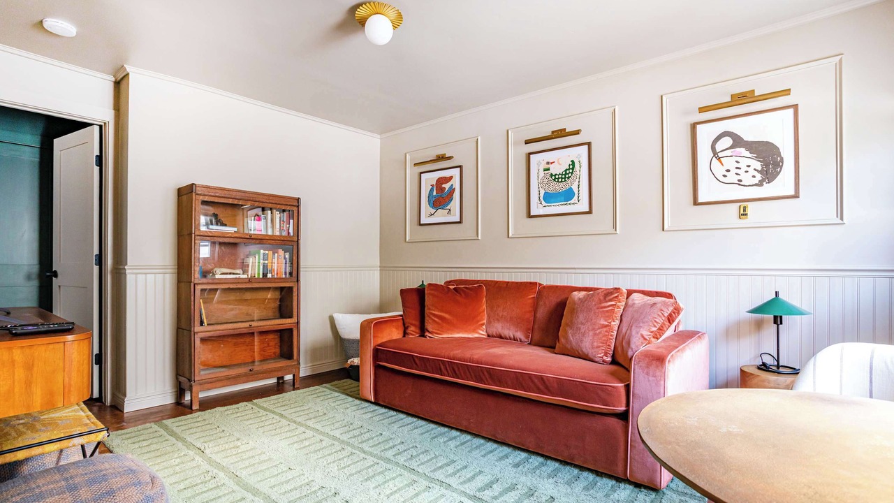 Photo of Livingroom in Roxbury