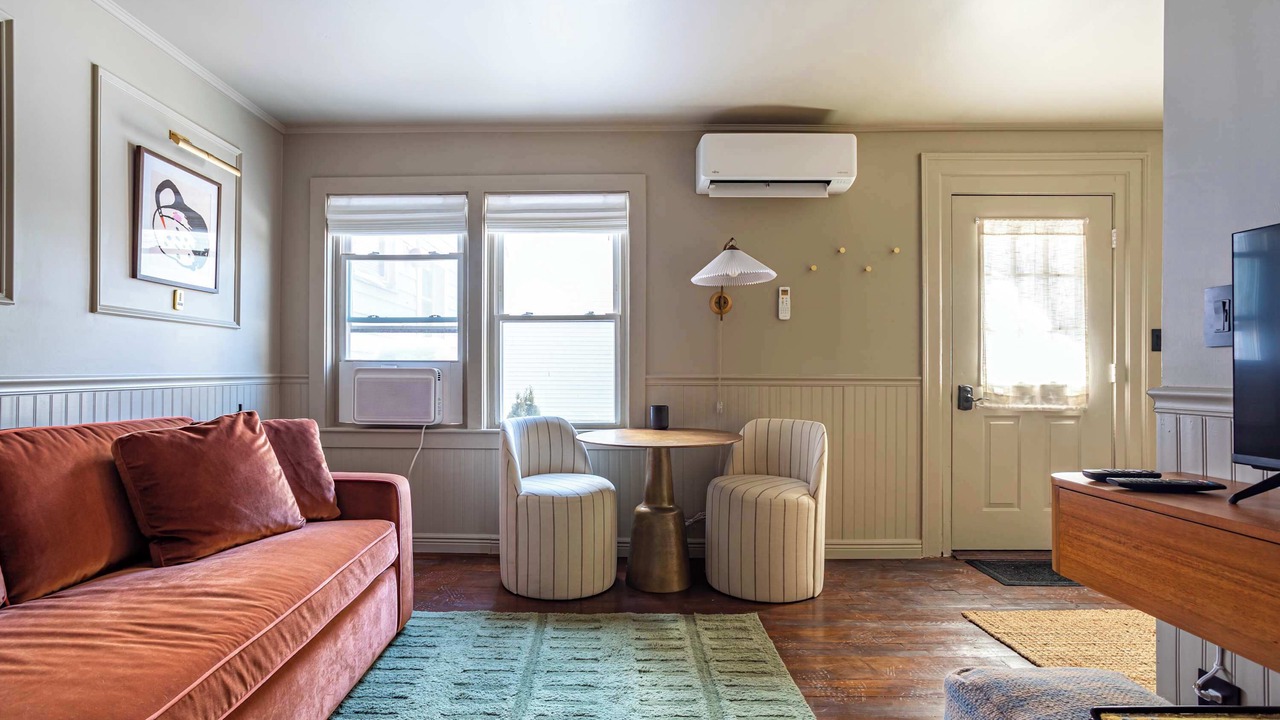 Photo of Livingroom in Roxbury