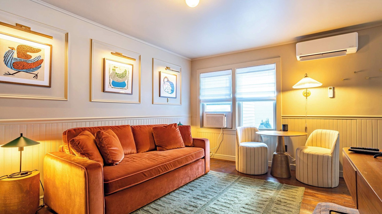Photo of Livingroom in Roxbury