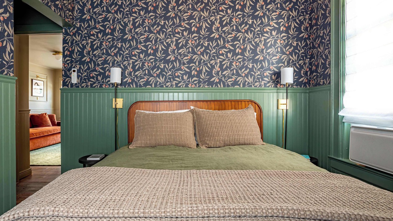 Photo of Bedroom in Roxbury