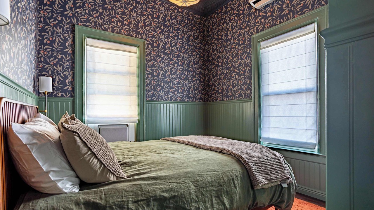 Photo of Bedroom in Roxbury