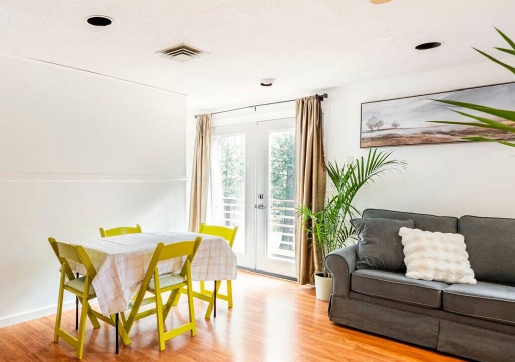 Photo of Livingroom in Weston