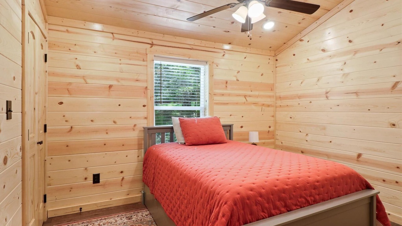 Photo of Bedroom in Anderson County
