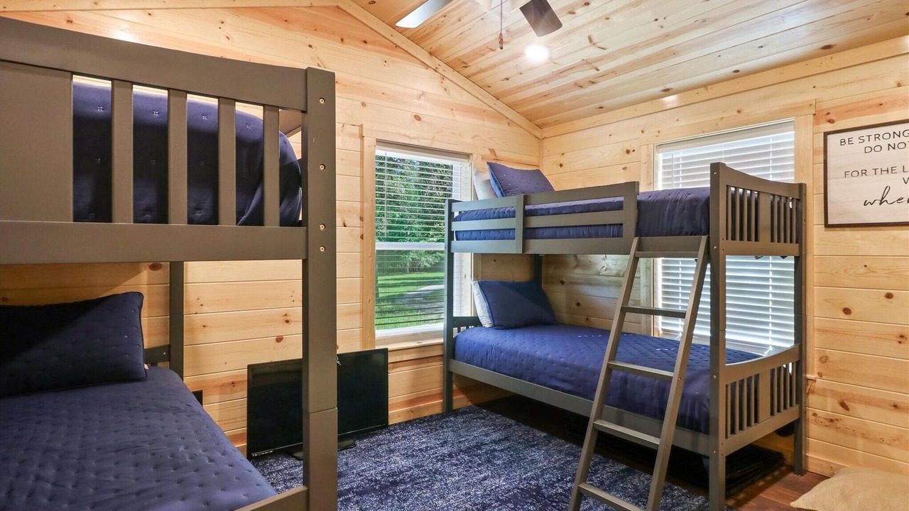 Photo of Bedroom in Anderson County