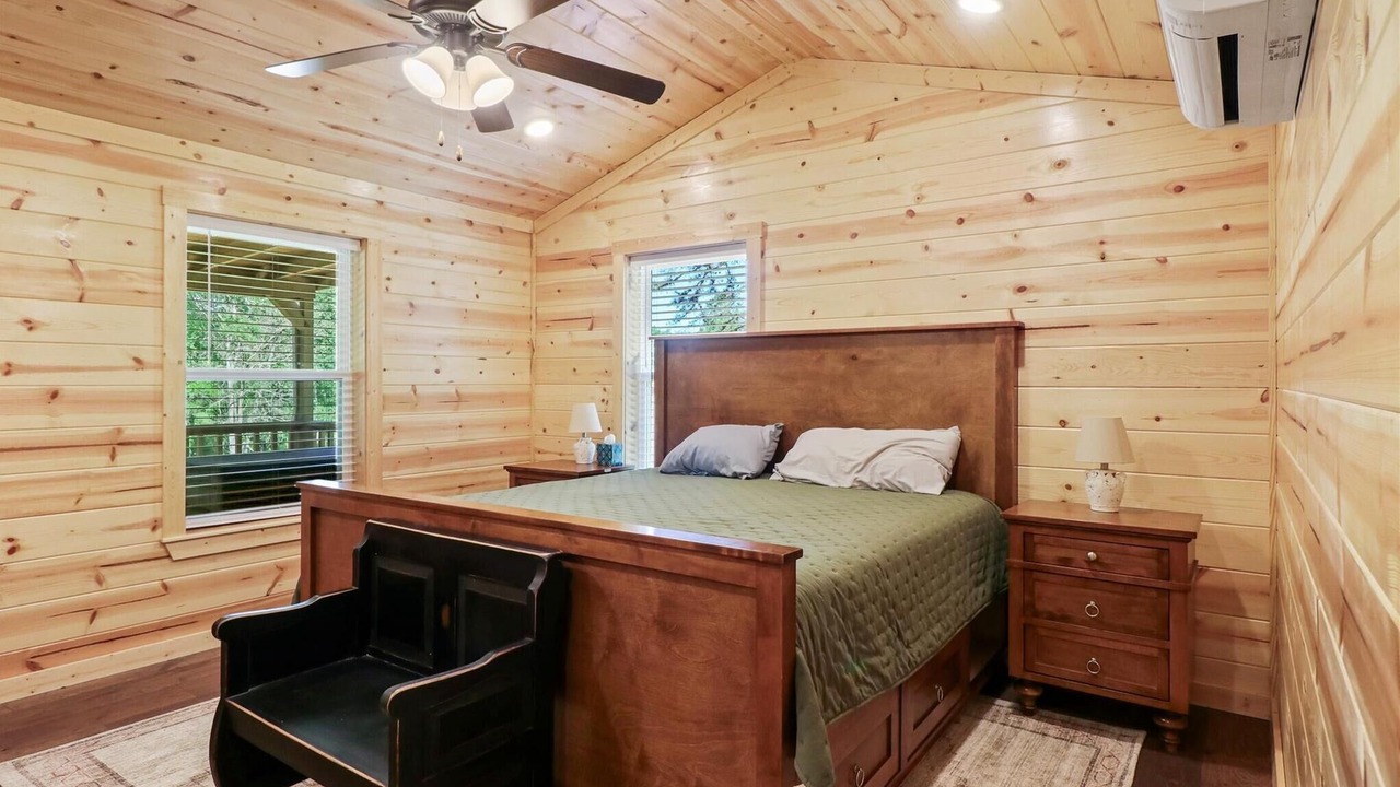 Photo of Bedroom in Anderson County