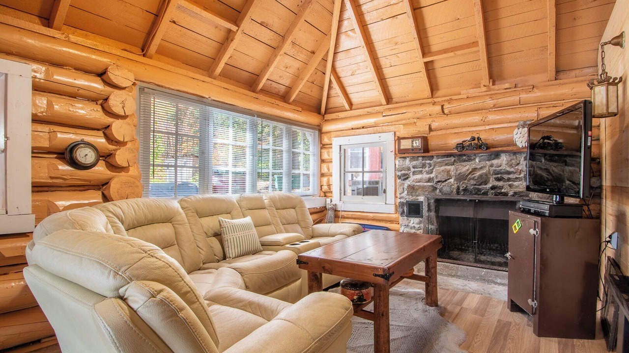 Photo of Livingroom in Ryerson