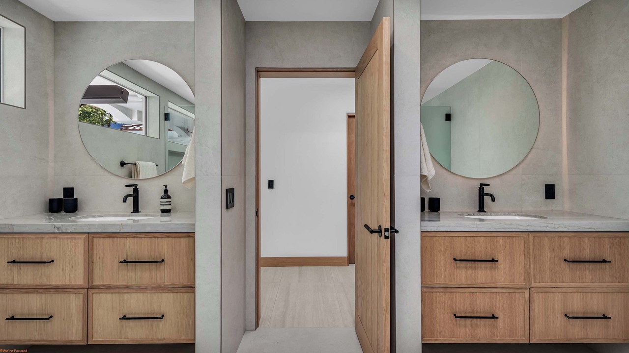 Photo of Bathroom in The Movie Colony