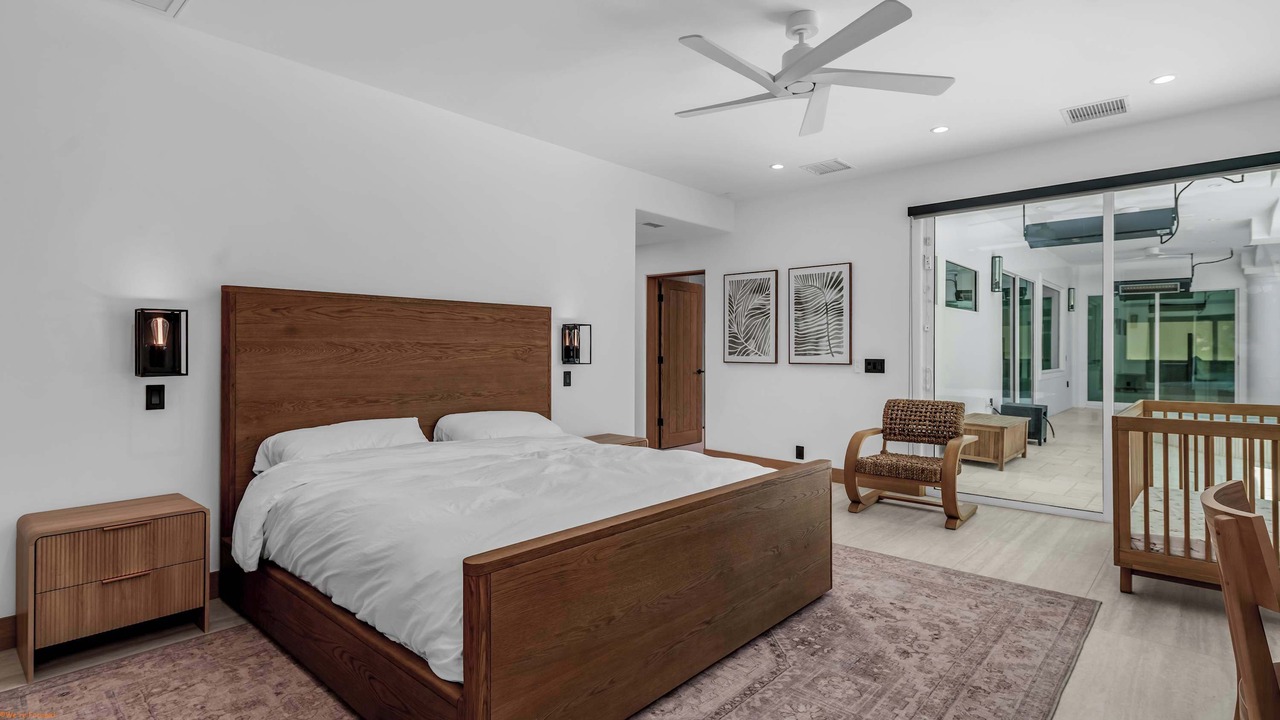 Photo of Bedroom in The Movie Colony
