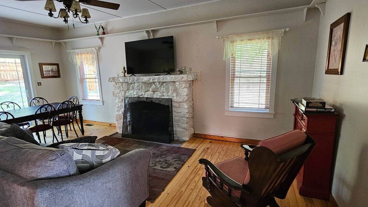 Photo of Livingroom in Grubville