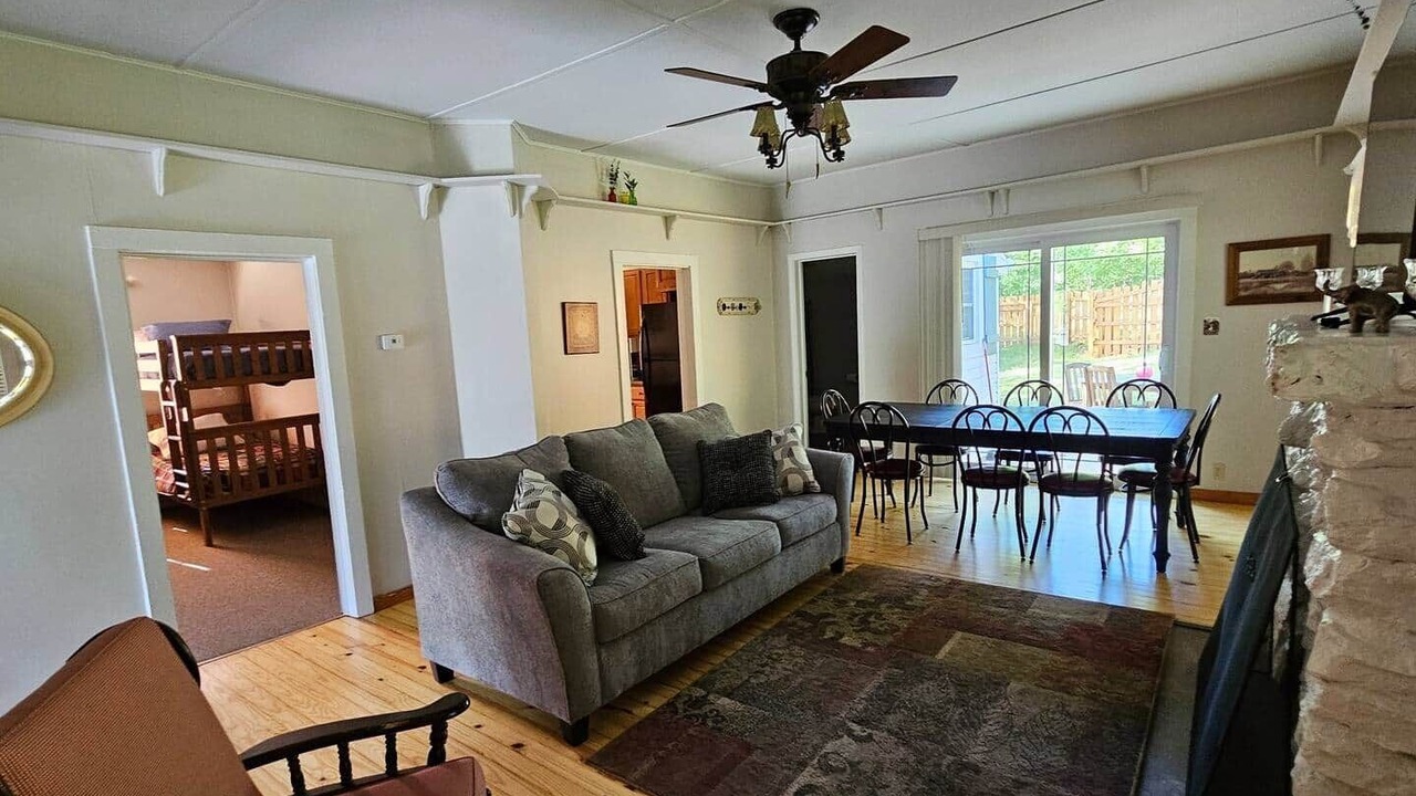Photo of Livingroom in Grubville