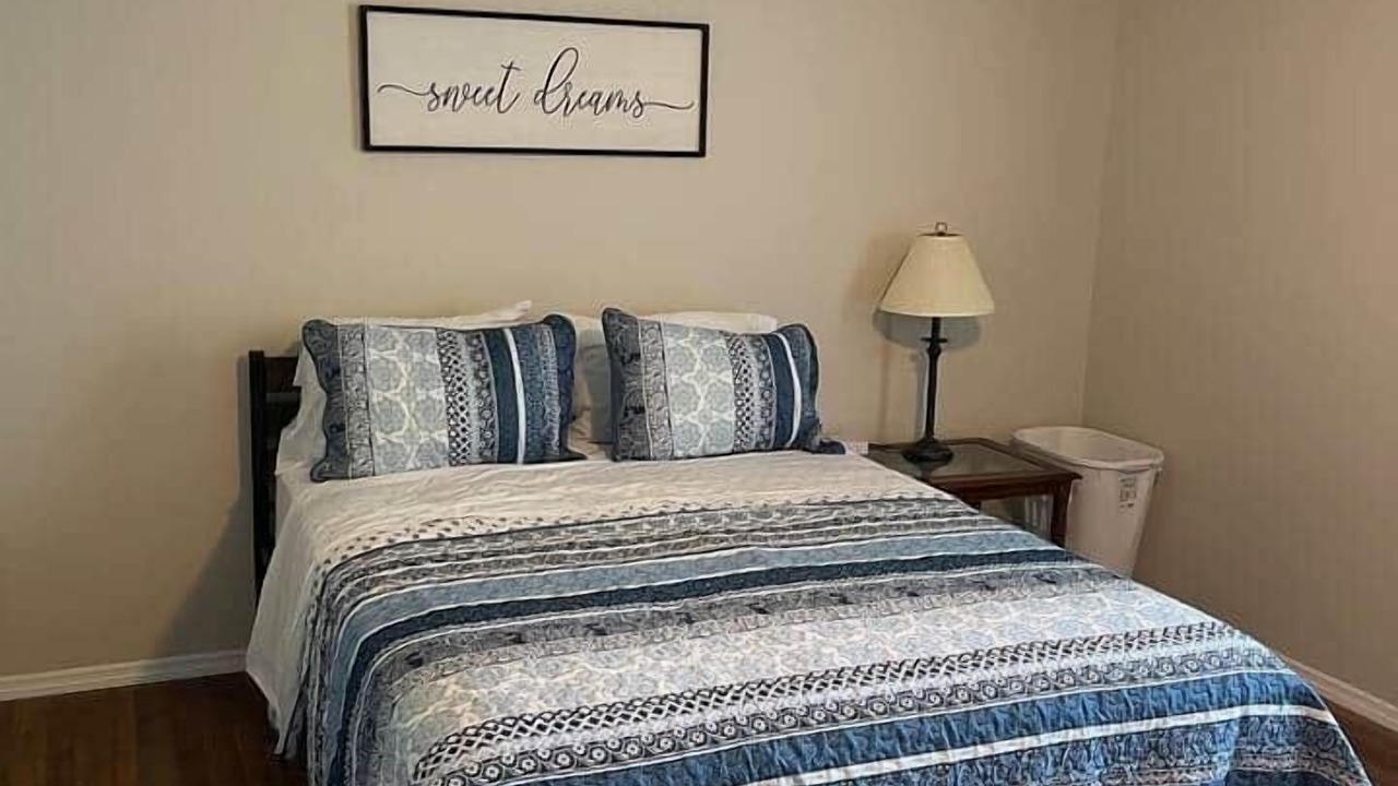 Photo of Bedroom in Grubville